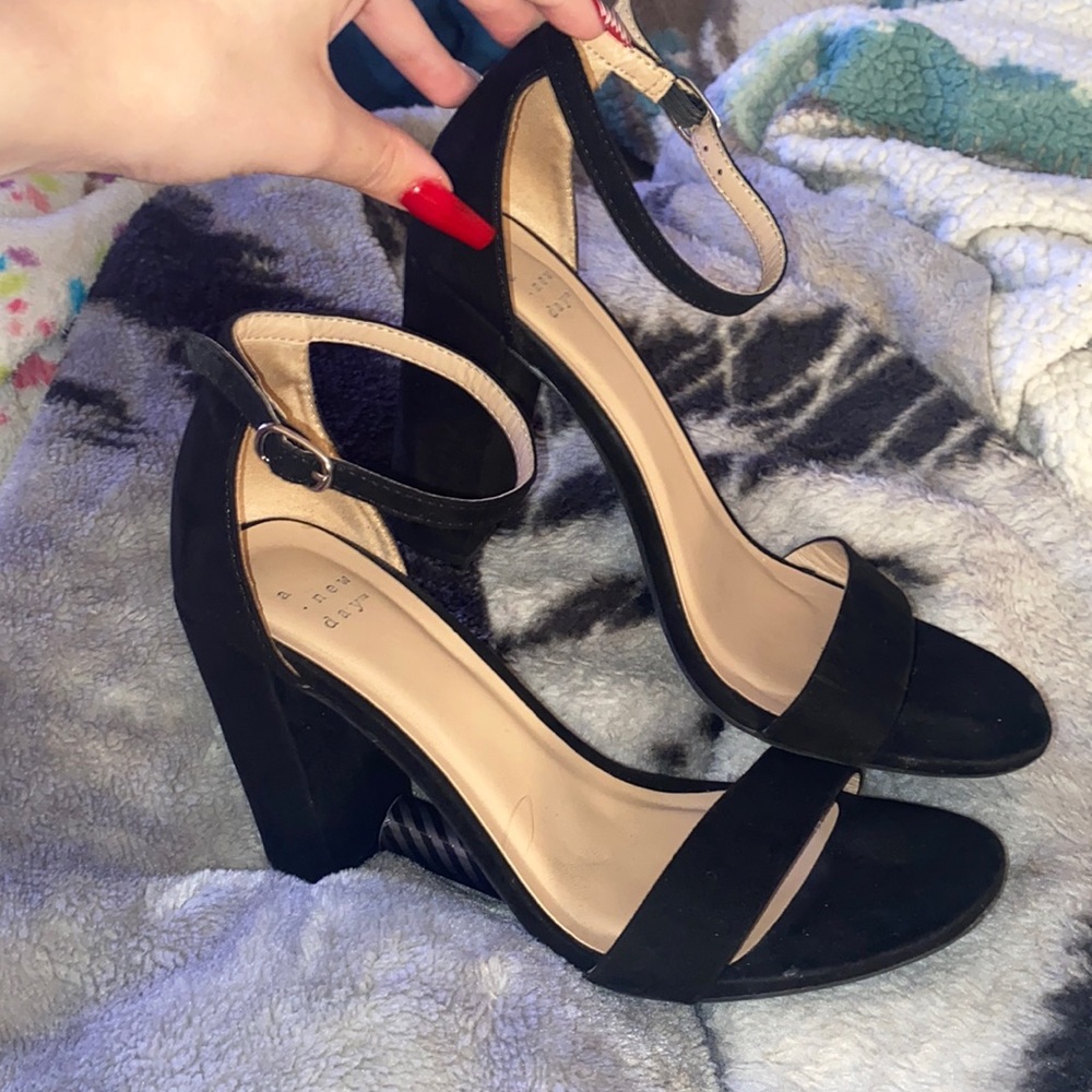 Only worn a couple times! They are 7.5s